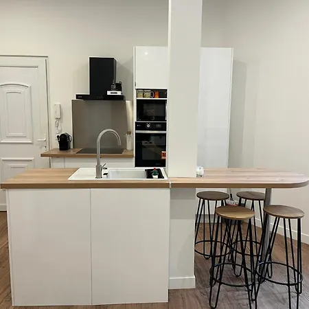 Apartamento T2 Renove - 2/4 P. Wi-fi / Netflix