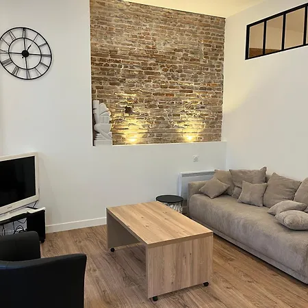 Apartamento T2 Renove - 2/4 P. Wi-fi / Netflix *